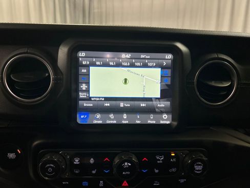 Used 2022 Jeep Wrangler Unlimited Sahara w/ Cold Weather Group image 17