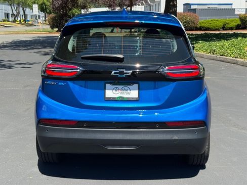 Used 2022 Chevrolet Bolt LT w/ Infotainment Package FWD image 7