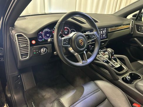 Certified 2022 Porsche Cayenne image 4