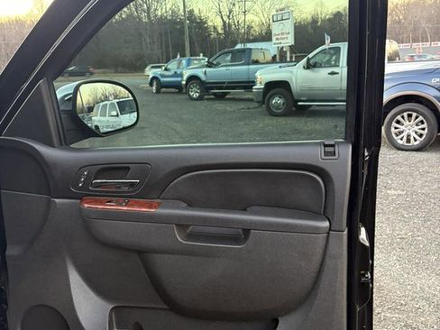 Used 2010 Chevrolet Suburban LTZ image 24