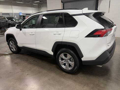 Used 2025 Toyota RAV4 XLE AWD/4WD image 5