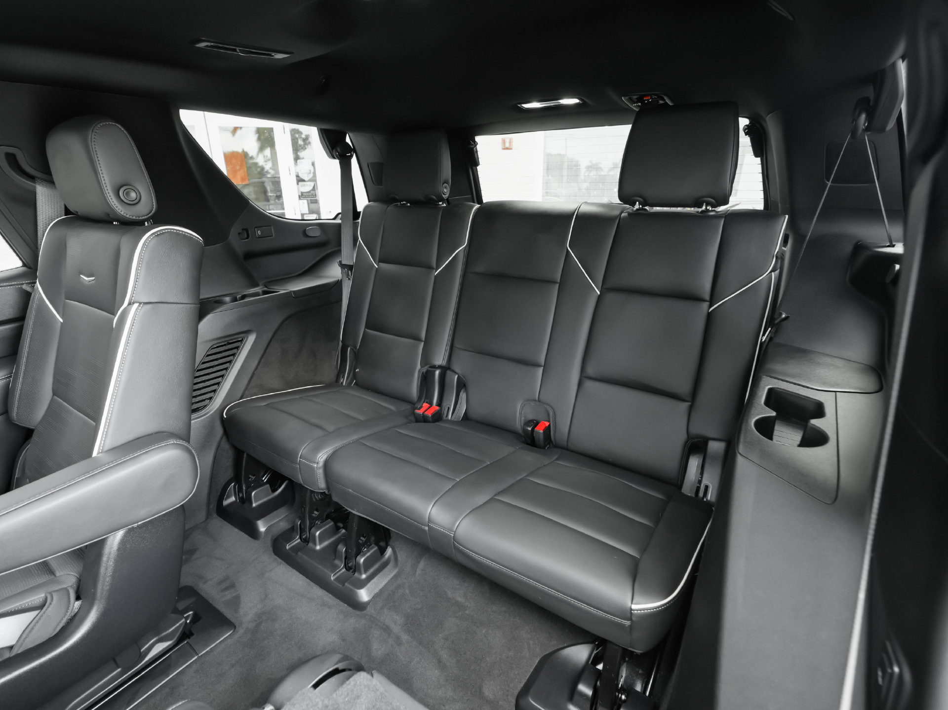 Used 2025 Cadillac Escalade Sport w/ LPO, ONYX Package AWD/4WD image 31