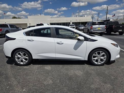 Used 2018 Chevrolet Volt Premier w/ Driver Confidence Package FWD image 4