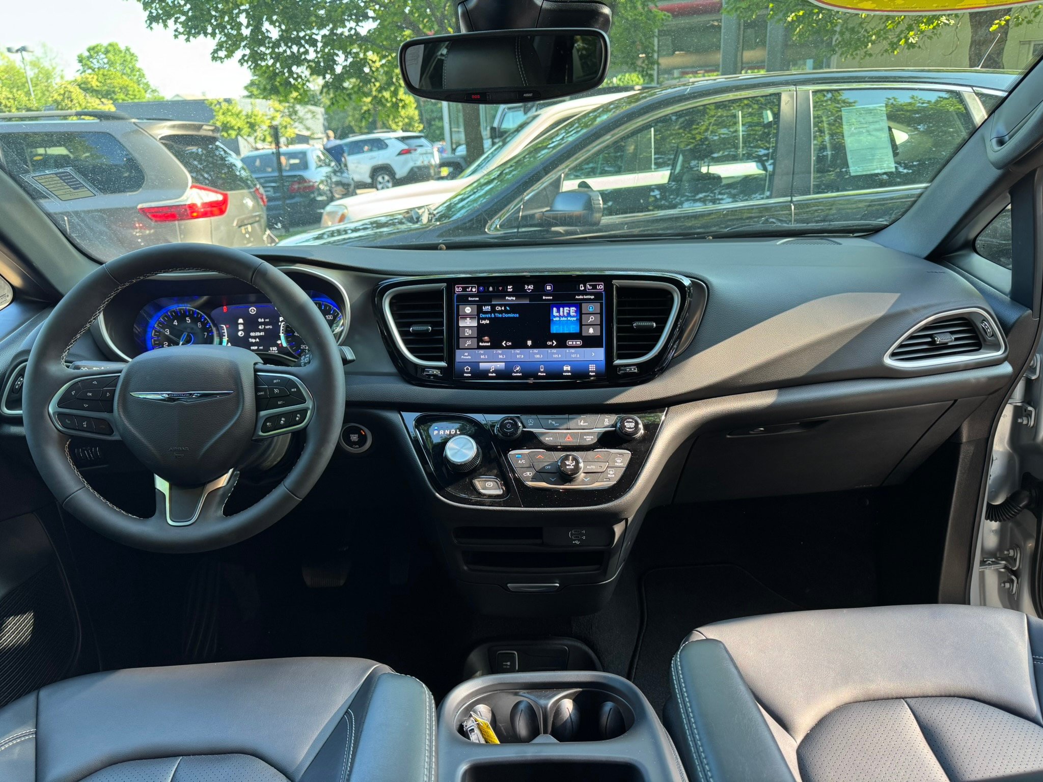 Used 2026 Chrysler Pacifica Select FWD image 14