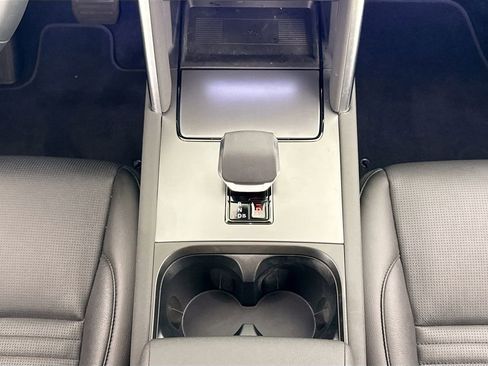 Used 2025 Land Rover Discovery Sport S image 12