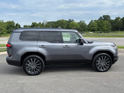 Used 2026 Lexus GX 550 w/ Accessory Package (2T) AWD/4WD image 9