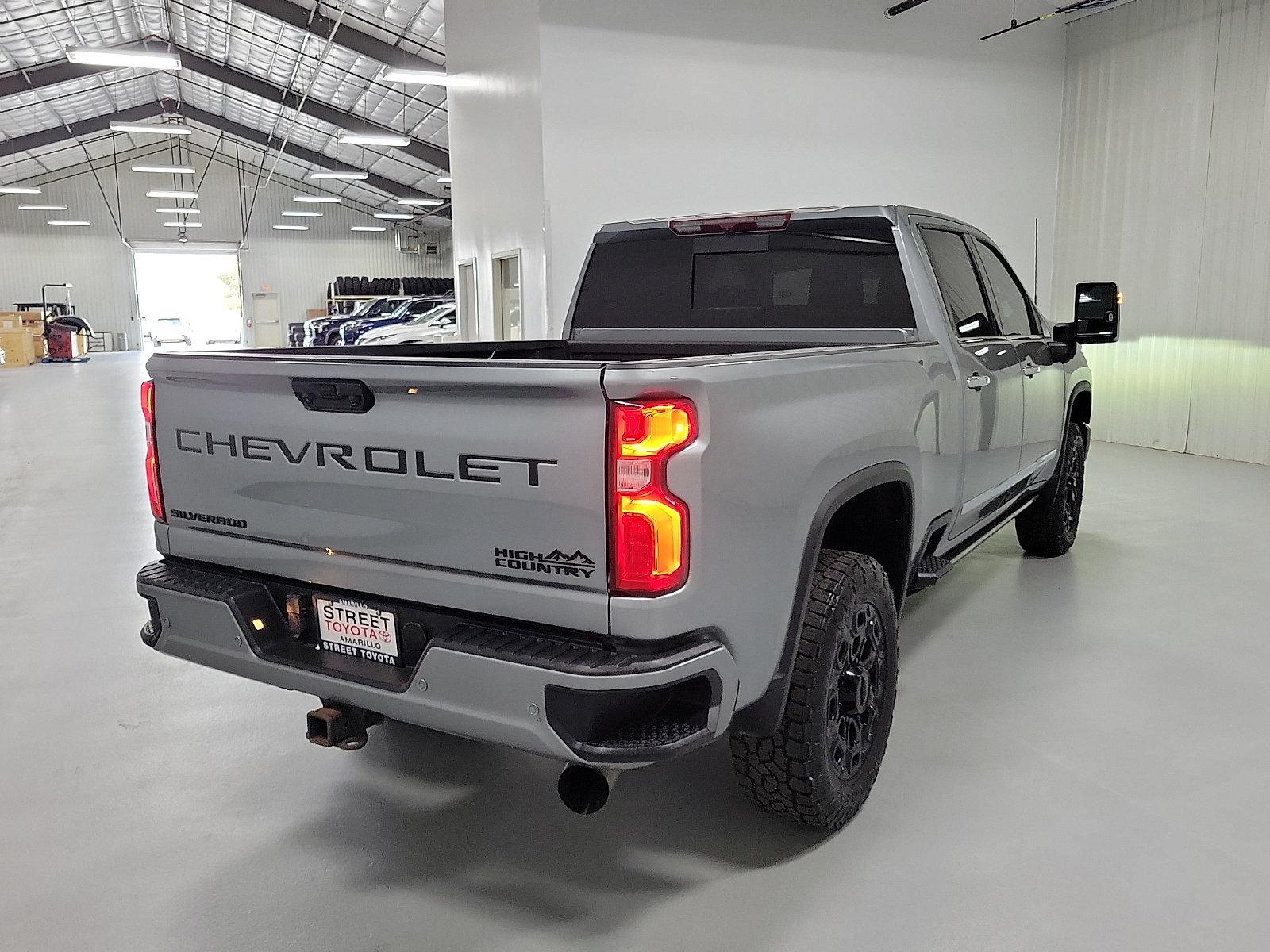 Used 2024 Chevrolet Silverado 2500 High Country w/ LPO, Dark Essentials Package AWD/4WD image 4