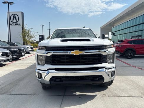 Used 2025 Chevrolet Silverado 2500 LT AWD/4WD image 2