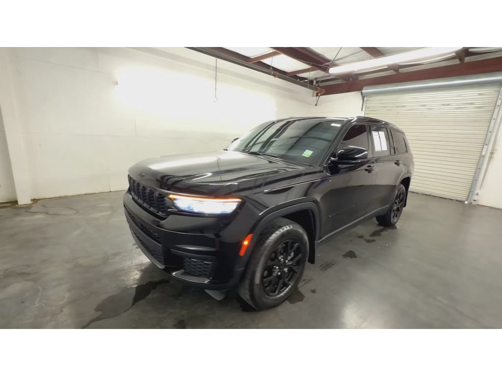 Used 2025 Jeep Grand Cherokee L Altitude AWD/4WD image 4