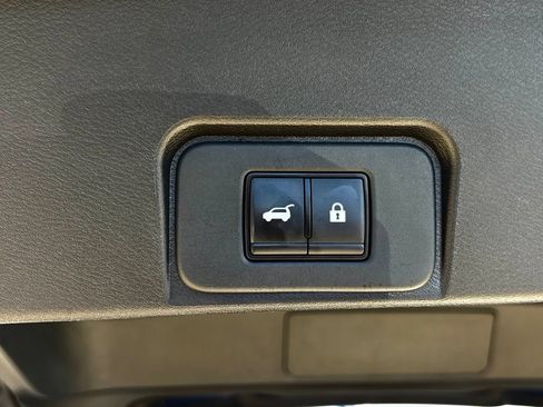 Used 2025 Nissan Rogue SV FWD image 24