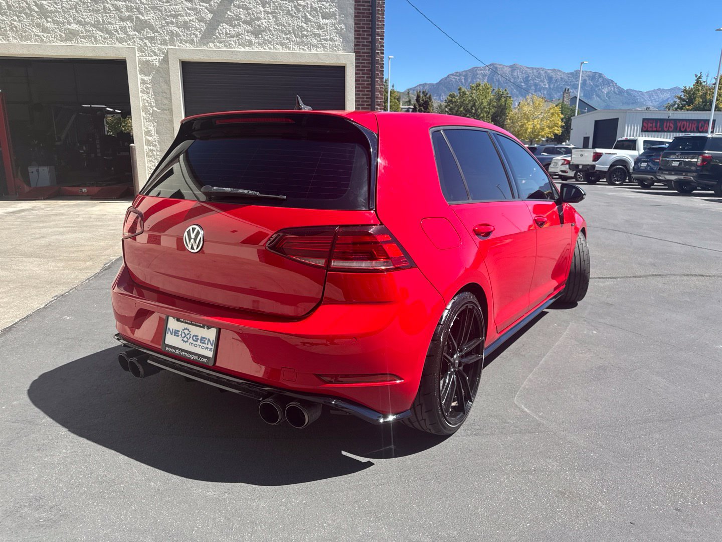 Used 2019 Volkswagen Golf R 4-Door AWD/4WD image 8