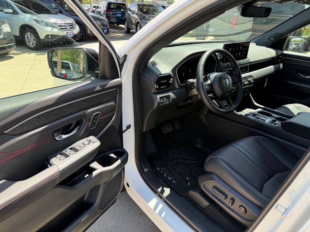 Certified 2026 Honda Pilot Black Edition image 14