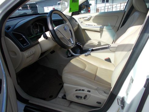 Used 2015 Volvo XC60 T5 image 5