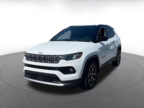 Used 2025 Jeep Compass Limited image 4