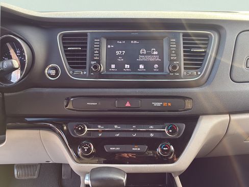 Used 2019 Kia Sedona EX FWD image 29