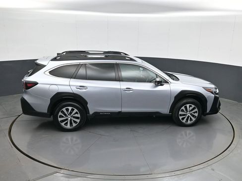 Used 2023 Subaru Outback Premium image 16