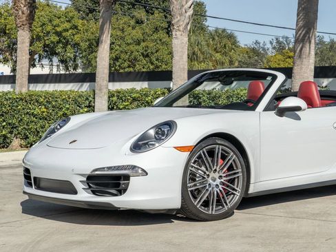 Used 2015 Porsche 911 Carrera 4S image 3