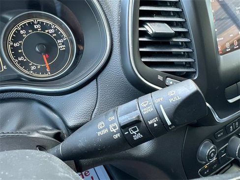 Used 2021 Jeep Cherokee Latitude Lux image 68