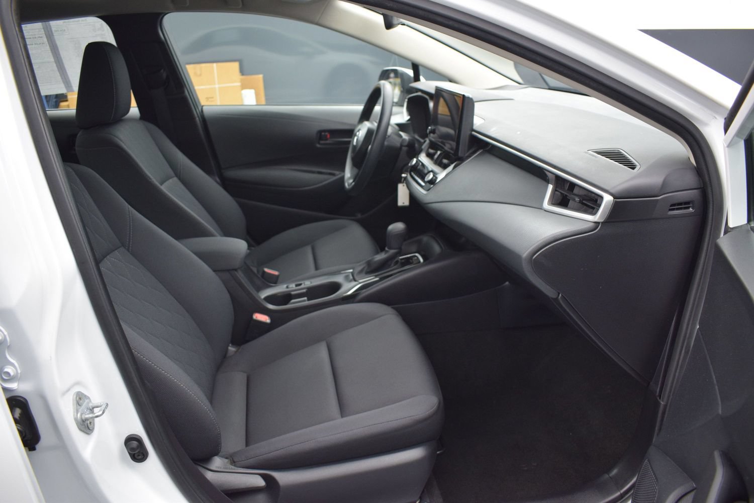 Used 2025 Toyota Corolla LE FWD image 10
