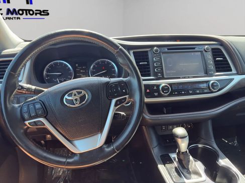 Used 2017 Toyota Highlander Limited AWD/4WD image 11
