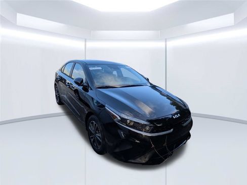 Used 2023 Kia Forte LXS FWD image 5