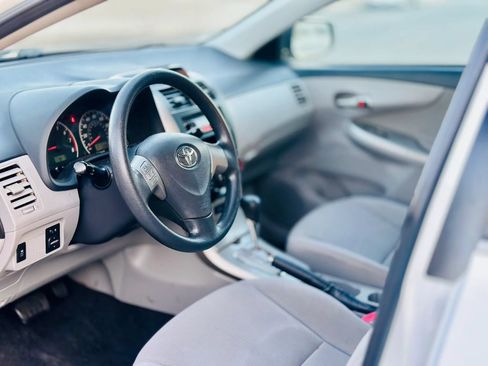 Used 2013 Toyota Corolla LE FWD image 9