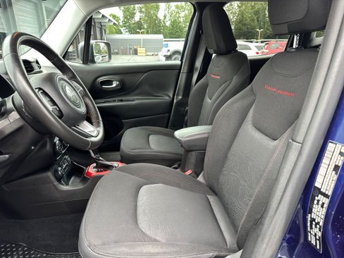 Used 2017 Jeep Renegade Trailhawk AWD/4WD image 9
