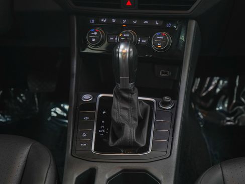 Used 2019 Volkswagen Jetta SE w/ Cold Weather Package FWD image 17
