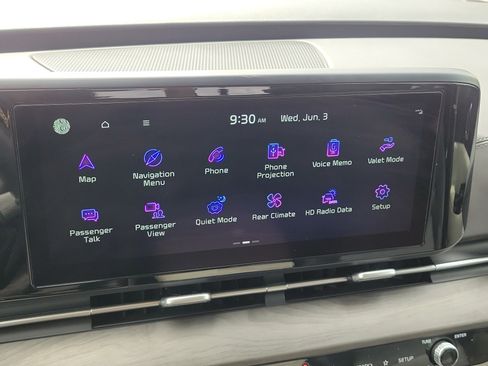 Used 2024 Kia Carnival EX FWD image 25