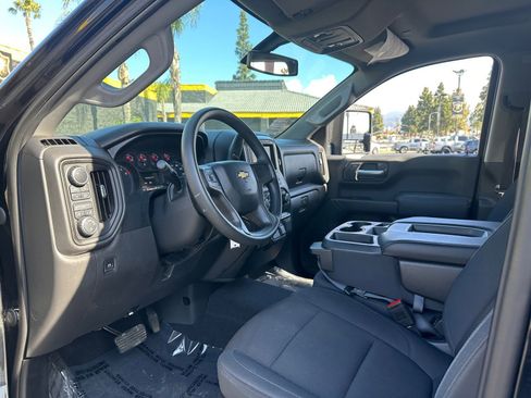 Used 2019 Chevrolet Silverado 1500 Custom w/ Custom Max Trailering Package AWD/4WD image 15