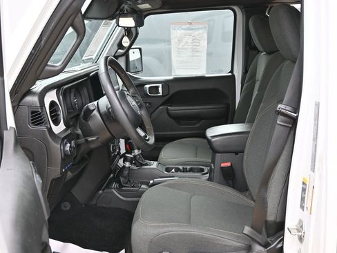Used 2024 Jeep Wrangler Unlimited w/ Convenience Group AWD/4WD image 17