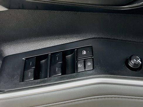 Used 2024 Toyota Highlander LE FWD image 16