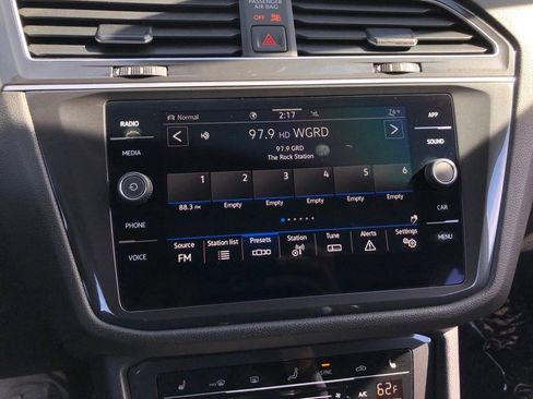 Used 2024 Volkswagen Tiguan SE image 24