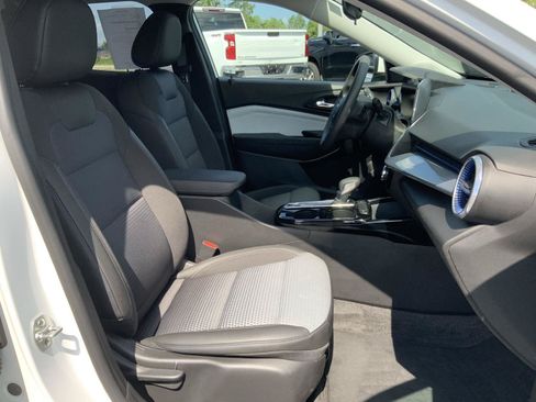 Used 2024 Chevrolet Trax LT FWD image 52