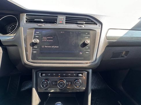 Used 2018 Volkswagen Tiguan SE w/ Front Fog Lights Package FWD image 21