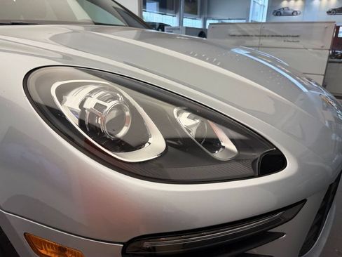 Used 2017 Porsche Macan AWD/4WD image 26