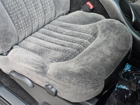 Used 2001 Chevrolet Blazer Xtreme w/ Preferred Equipment Group image 91