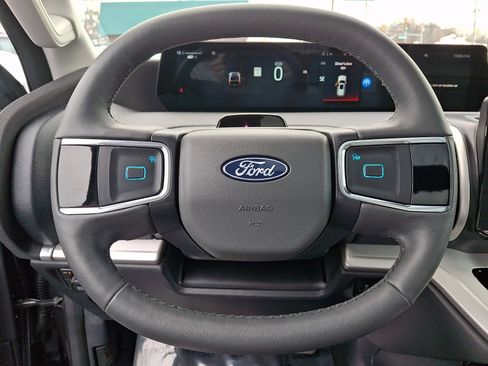 Used 2025 Ford Expedition Active image 21
