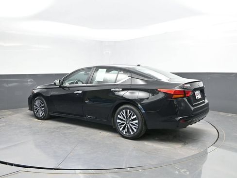Used 2025 Nissan Altima 2.5 SV FWD image 7