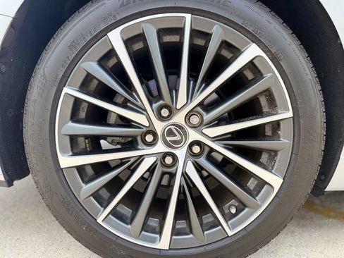 Used 2023 Lexus ES 350 w/ Premium Package FWD image 11