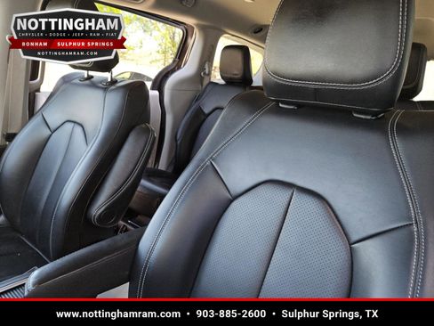 Used 2023 Chrysler Pacifica Touring-L FWD image 22