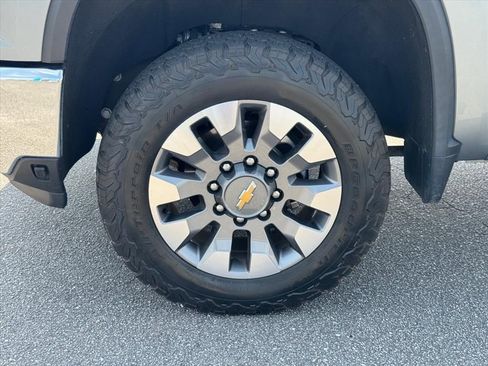 Used 2024 Chevrolet Silverado 2500 LT w/ All Star Edition AWD/4WD image 9