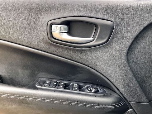 Used 2021 Jeep Compass Latitude w/ Sun and Sound Group image 32