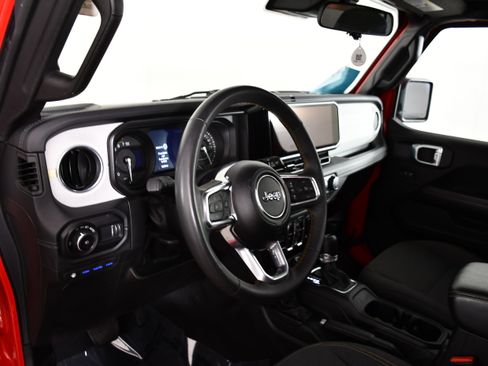 Used 2024 Jeep Wrangler Unlimited Sahara AWD/4WD image 37