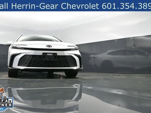 Used 2025 Toyota Camry SE w/ Convenience Package FWD image 46