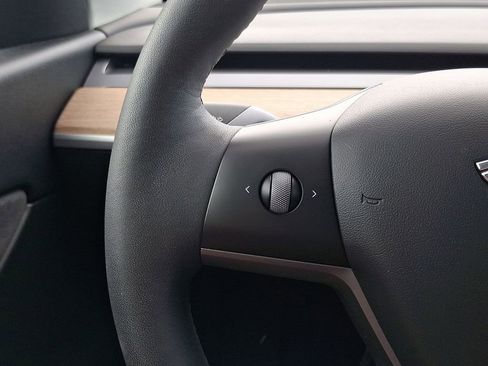 Used 2022 Tesla Model Y Long Range image 21