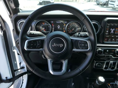 Used 2022 Jeep Wrangler Unlimited Sahara AWD/4WD image 17