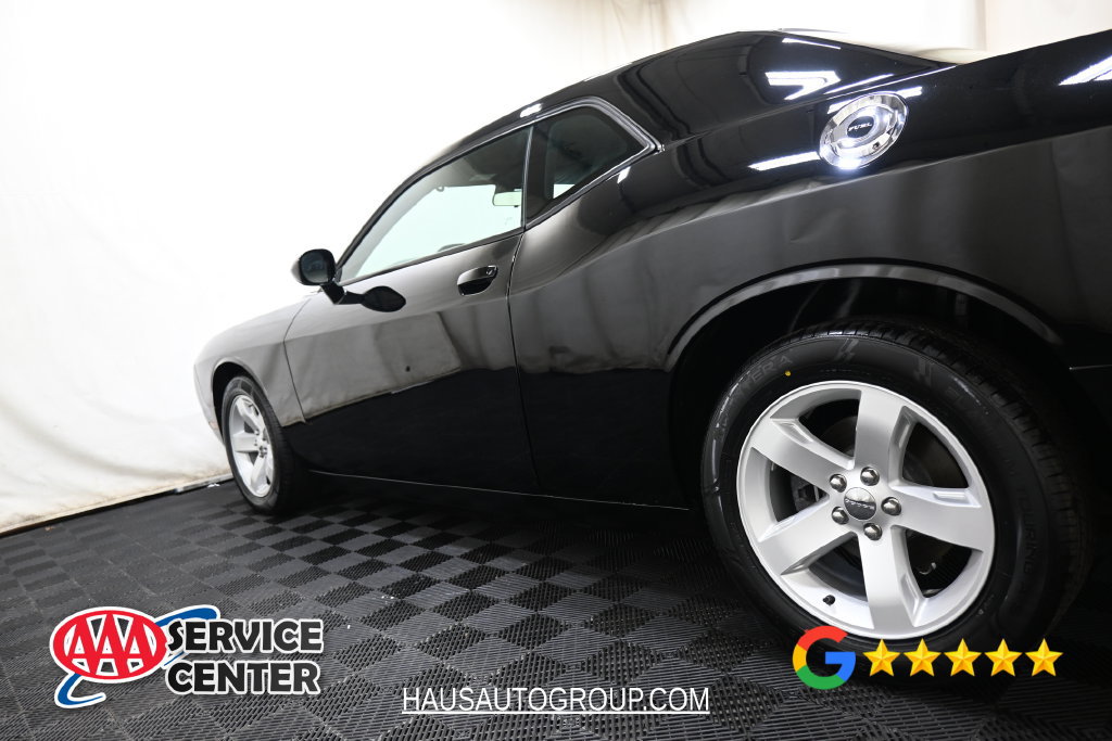 Used 2013 Dodge Challenger SXT RWD image 9