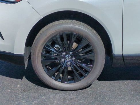 Used 2023 Toyota Venza Nightshade image 7