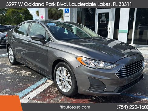 Used 2020 Ford Fusion SE image 3